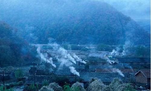 用炊烟袅袅和依山傍水造句描写乡村-用炊烟袅袅依山傍水写一段话